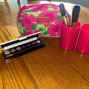 Estēe Lauder Eyeshadow and Makeup Brush Set w/ Bag